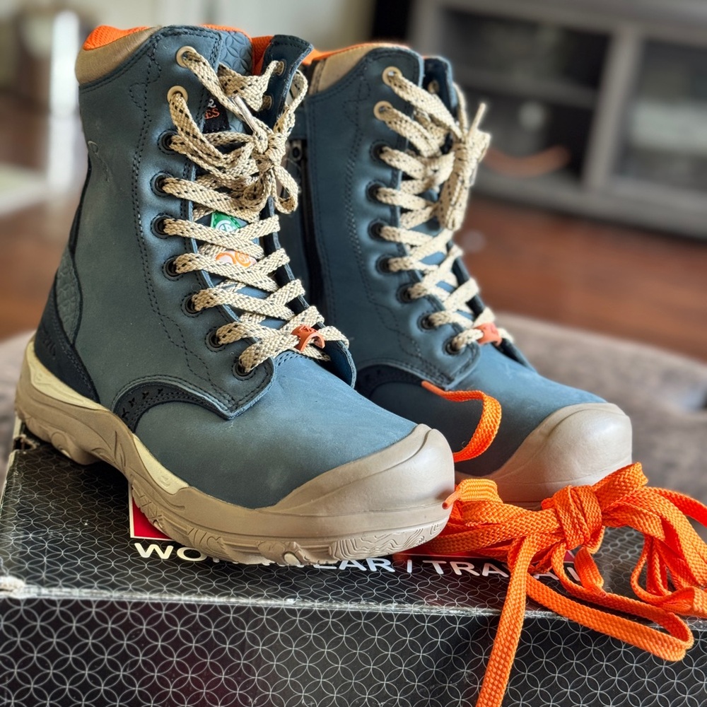 Women’s 8’’ Waterproof Steel toe safety Boots (Brand New)